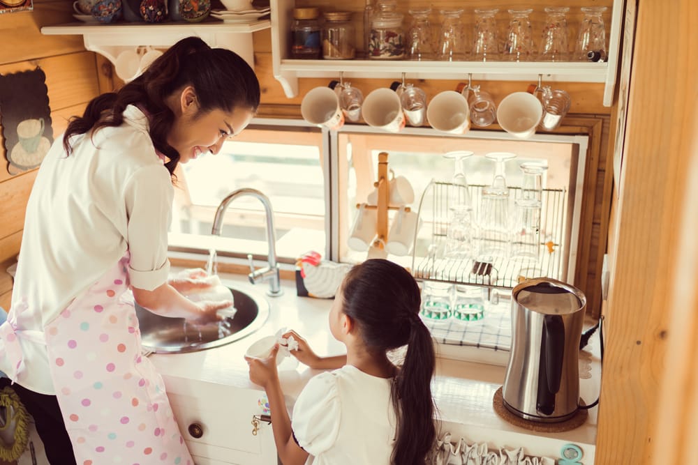 6 Cara Minimalkan Stres untuk Ibu Rumah Tangga