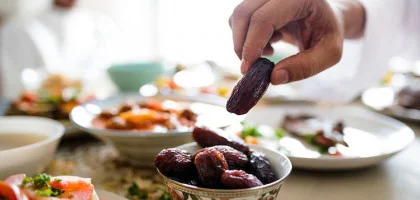 Tips Anti Kalap Makan saat Berbuka